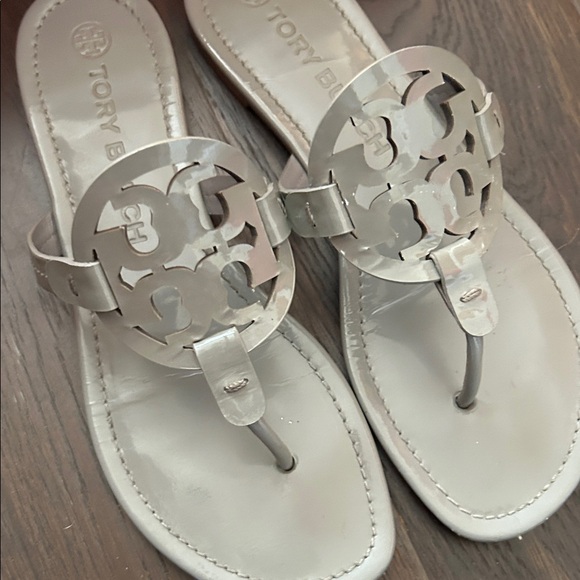 TORY BURCH MILLER SANDALS MALTA GRAY PATENT sz 9.5 - Picture 9 of 9